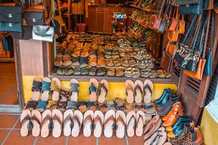 Leather shoes shopping in Hoi An