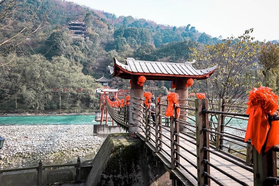 Dujiangyan tourist attraction - Anlan Bridge