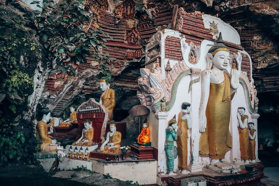 Myanmar photo gallery - Kawgun Cave in Hpa An
