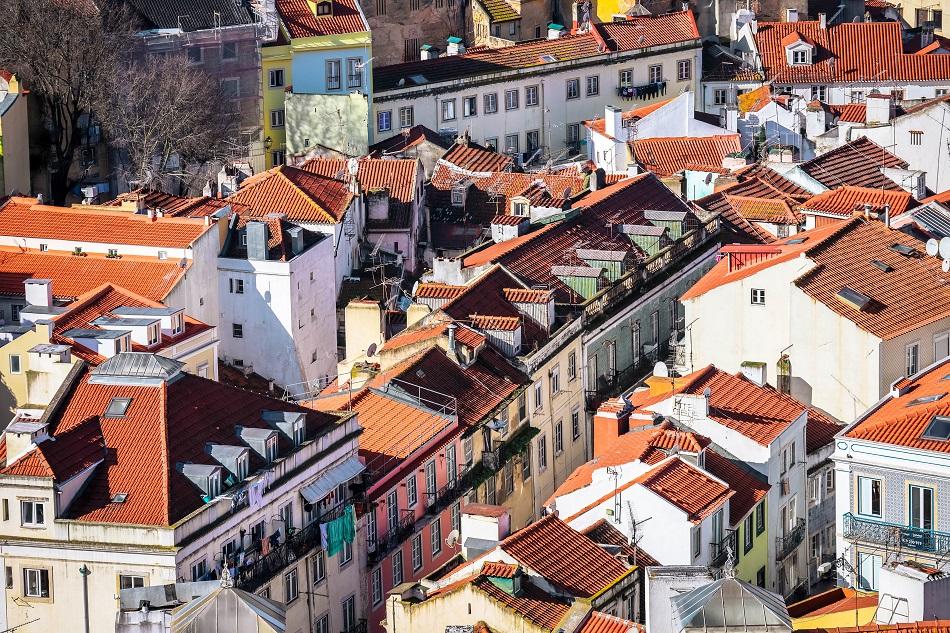 Crowded houses of Lisbon