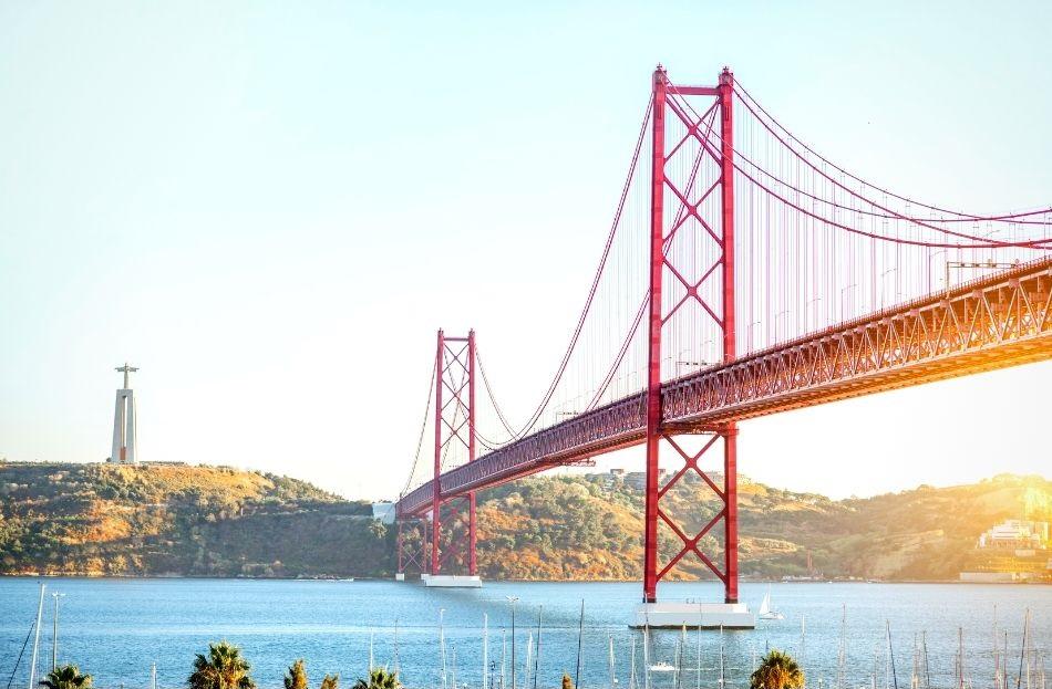 Ponte 25 de Abril Lisbon - free things to do in Lisbon