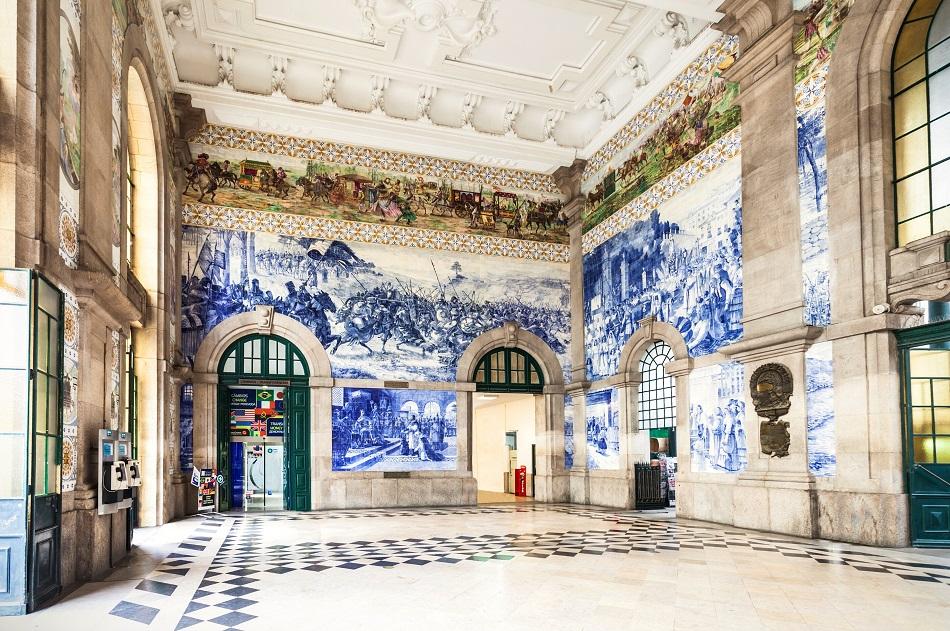 Sao Bento Train Station, Porto azulejos